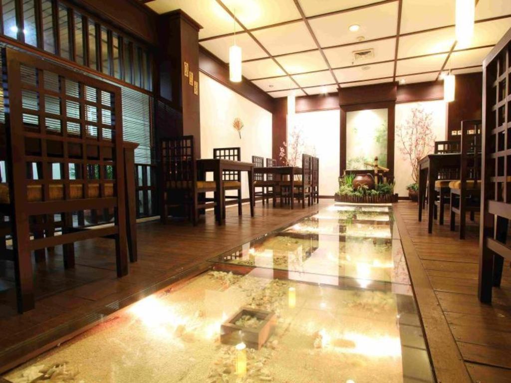 Regent'S Park Hotel Malang Esterno foto