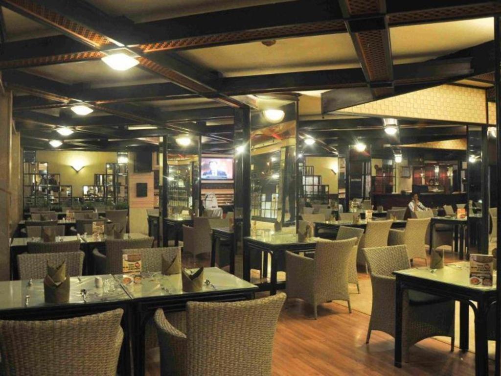 Regent'S Park Hotel Malang Esterno foto