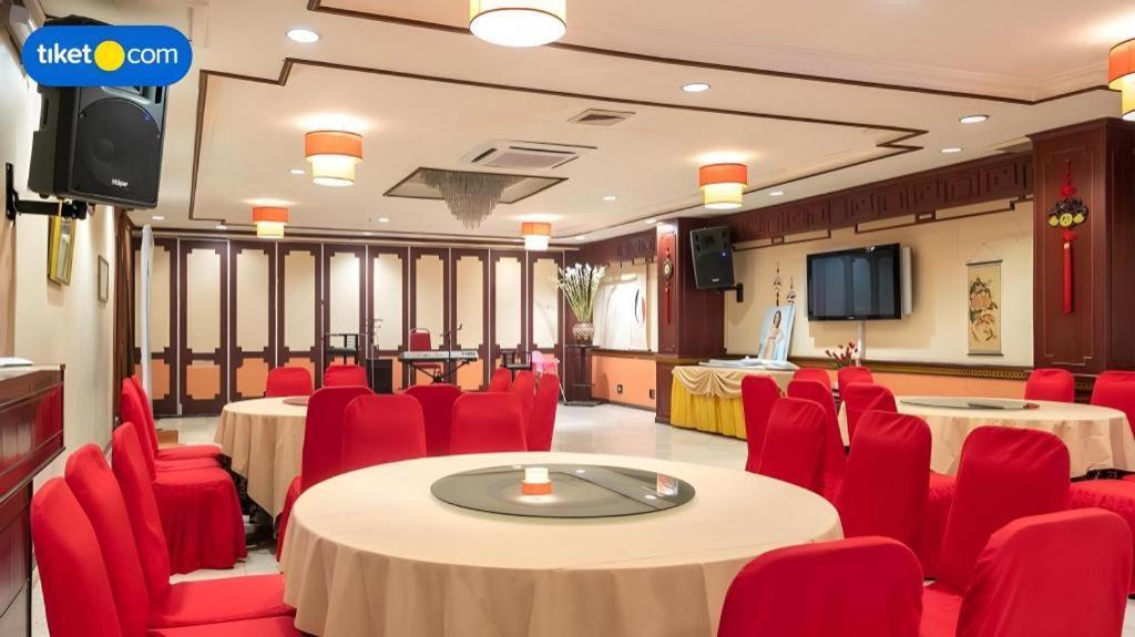 Regent'S Park Hotel Malang Esterno foto