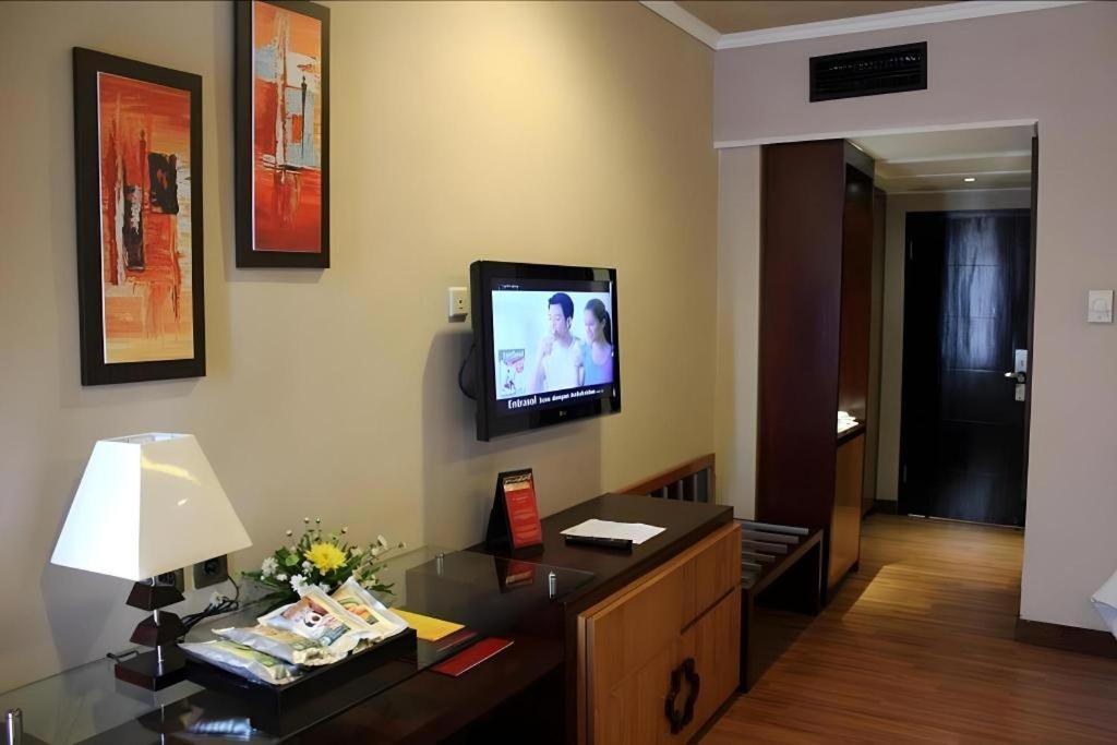 Regent'S Park Hotel Malang Esterno foto