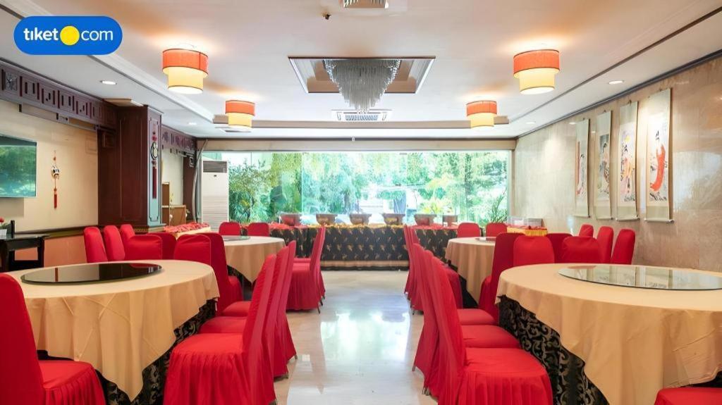 Regent'S Park Hotel Malang Esterno foto
