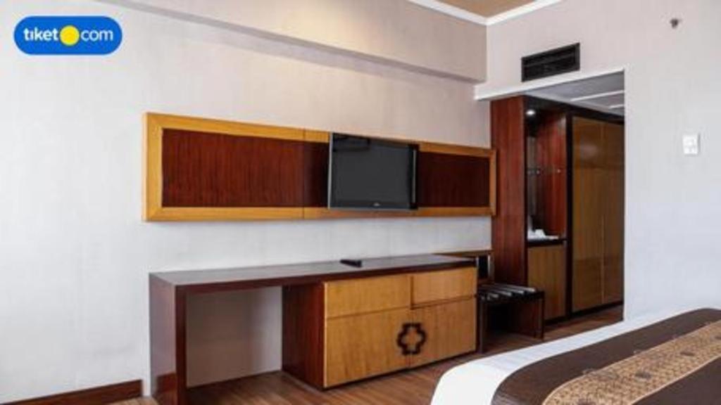 Regent'S Park Hotel Malang Esterno foto