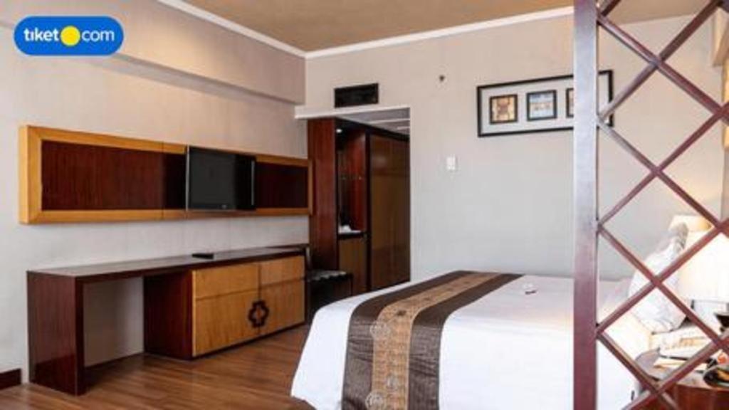 Regent'S Park Hotel Malang Esterno foto