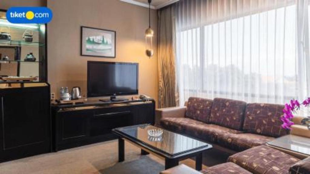Regent'S Park Hotel Malang Esterno foto