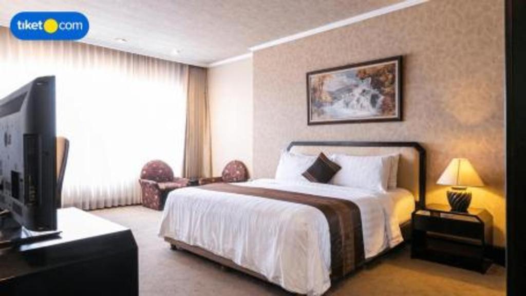 Regent'S Park Hotel Malang Esterno foto