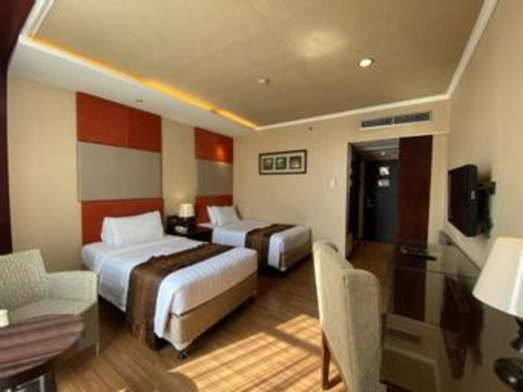 Regent'S Park Hotel Malang Esterno foto