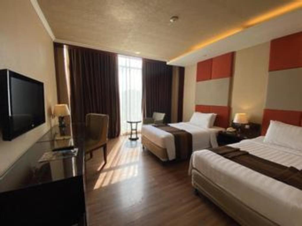 Regent'S Park Hotel Malang Esterno foto