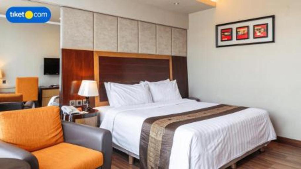 Regent'S Park Hotel Malang Esterno foto