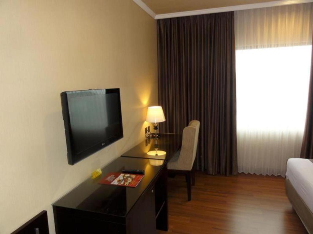 Regent'S Park Hotel Malang Esterno foto